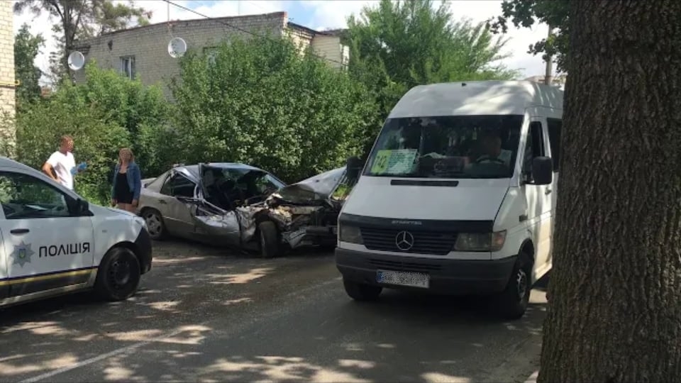 Під Києвом п’яний на шаленій швидкості протаранив автобус із пасажирами