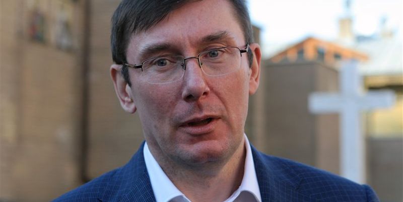 “Москаль знову в кайданках”: Луценко показав фото спецоперації