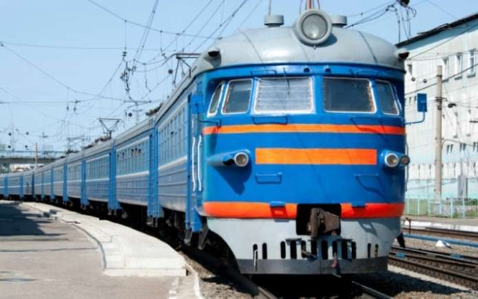 “Ще один “Подарунок” для українців”: Квитки на потяги подорожчають більш ніж в два рази