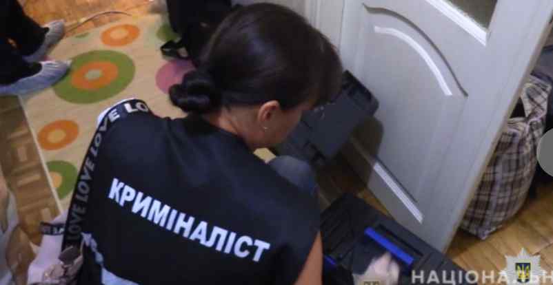 “Тіло заховав у кімнаті під одягом”:  У Києві чоловік жорстоко вбив знайомого