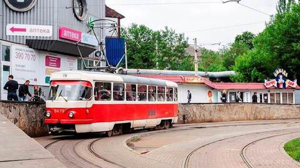 В Івано-Франківську невідомі обстріляли трамвай. Перші подробиці