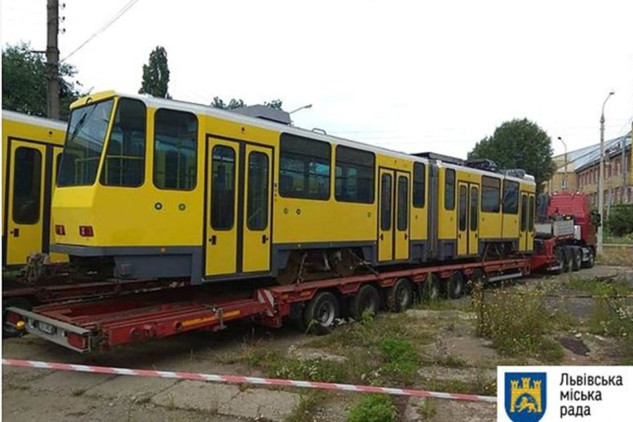 Двері не відчиняються, а характеристика зовсім не відповідає дійсності: Львівські чиновники оскандалились із закупівлею трамваїв