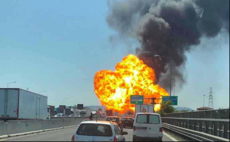“Палають десятки авто і стогнуть обгорілі люди”: У відомому аеропорту пролунав потужний вибух