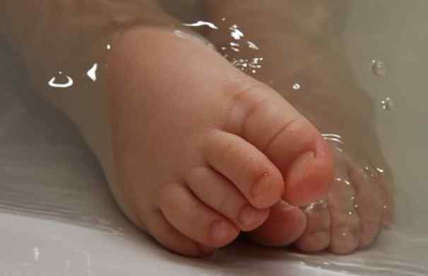 На Харківщині жінка втопила 2-річну доньку у ванній, після чого хотіла накласти на себе руки