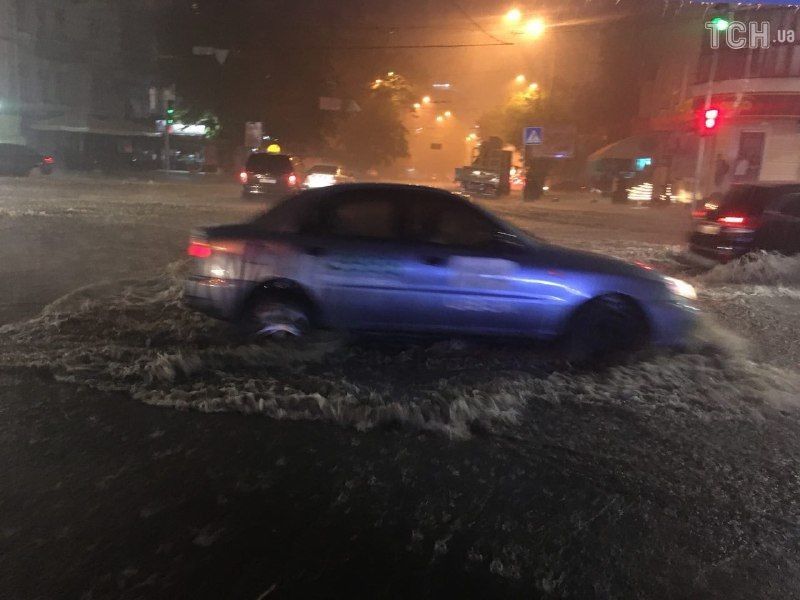 “Армагеддон у столиці”: Київ знову накрила потужна злива, відео лиха