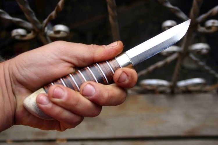 “Через відмову дати йому грошей”: У Івано-Франківську 15-річний жебрак із ножем напав на приїжджого