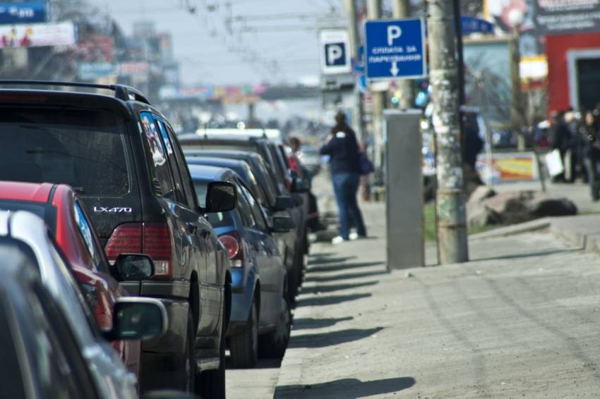 Нові правила паркування для українців: коли запрацюють і як покарають водіїв