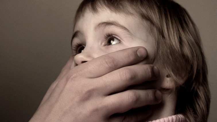 Завів дитину у двір і зґвалтував: Неадекватний чоловік жорстоко поглумився над 2-річною дівчинкою