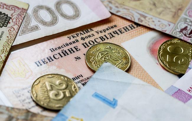 Кабмін анонсував підвищення пенсій в Україні: коли та кому чекати збільшення