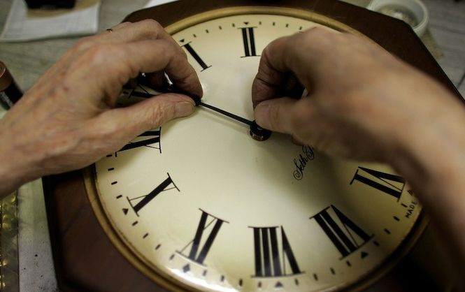 Україна може відмовитися від переведення годинників: Що потрібно знати кожному