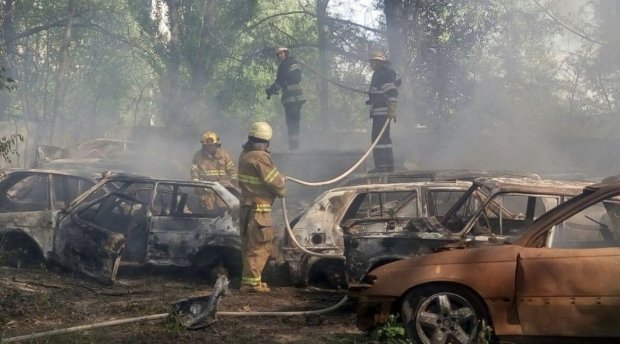 Вогняна помста за чесність: у Києві спалили 6 авто одне з яких належало відомому активісту