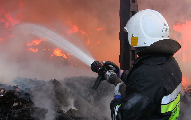 Підігрівала їсти та мало не померла: В Київському гуртожитку спалахнула масштабна пожежа