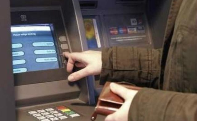 Неможливо зняти гроші: популярний український банк частково припиняє свою роботу, що потрібно знати кожному