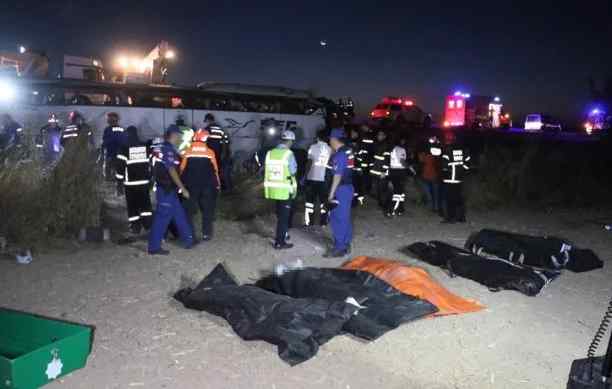 У Туреччині перекинувся пасажирський автобус: загинули шестеро людей, 43 постраждали