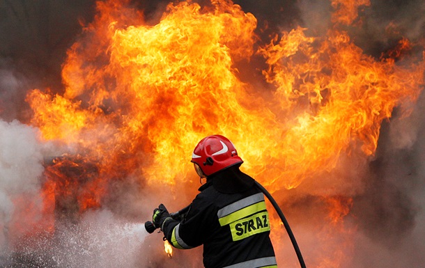 ”Люди благають про допомогу”: у готелі спалахнула масштабна пожежа