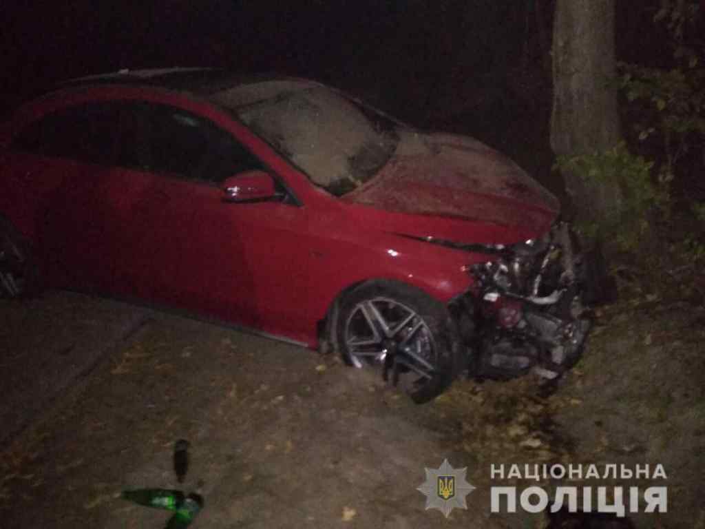 ﻿Викрадення нареченої обернулось трагедією: На Львівщині автомобіль з гостями та нареченою врізався в дерево