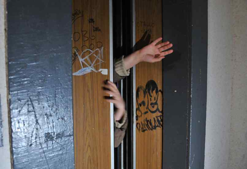 Напав у ліфтовій кабіні: в Миколаєві серед білого дня по-звірячому згвалтували дитину