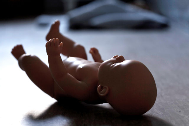 Були заховані в підвісній стелі: Будівельники виявили 11 тіл немовлят