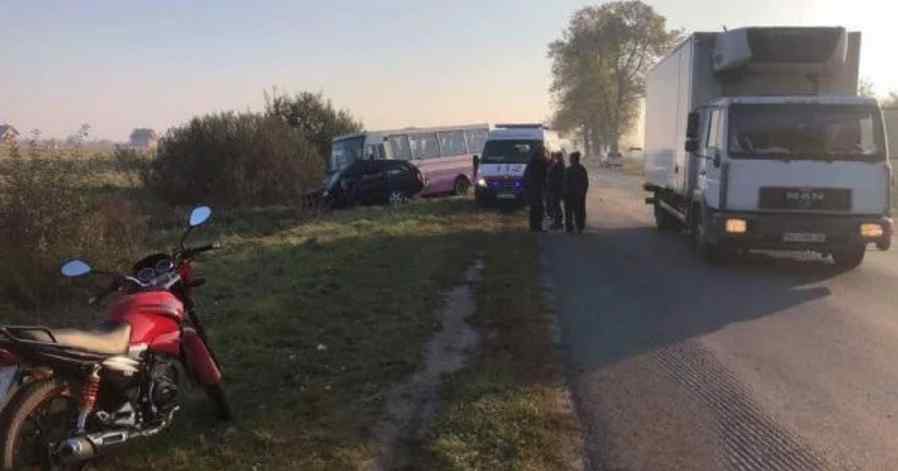 У Львівщині авто протаранило маршрутку: 2 загиблих та 6 постраждалих