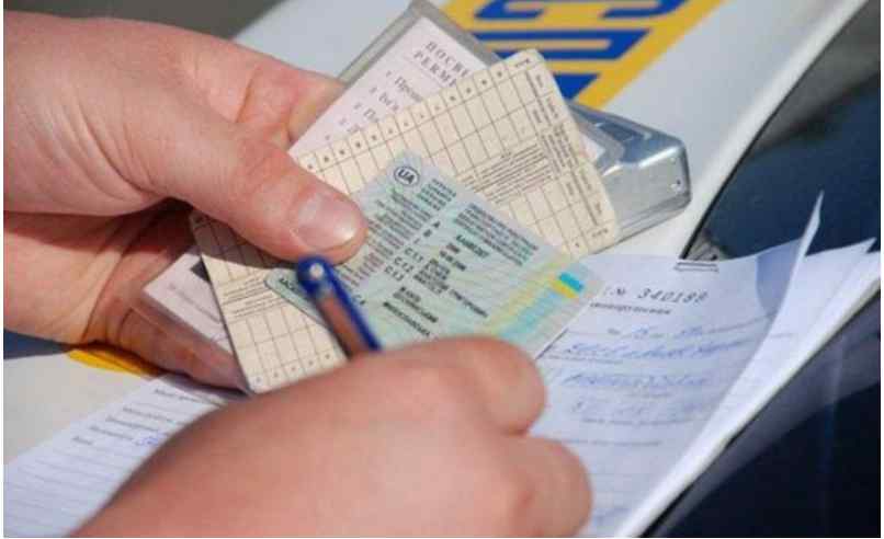 В Україні водії почнуть перездавати на права по-новому: чого чекати і чи підсилу це громадянам