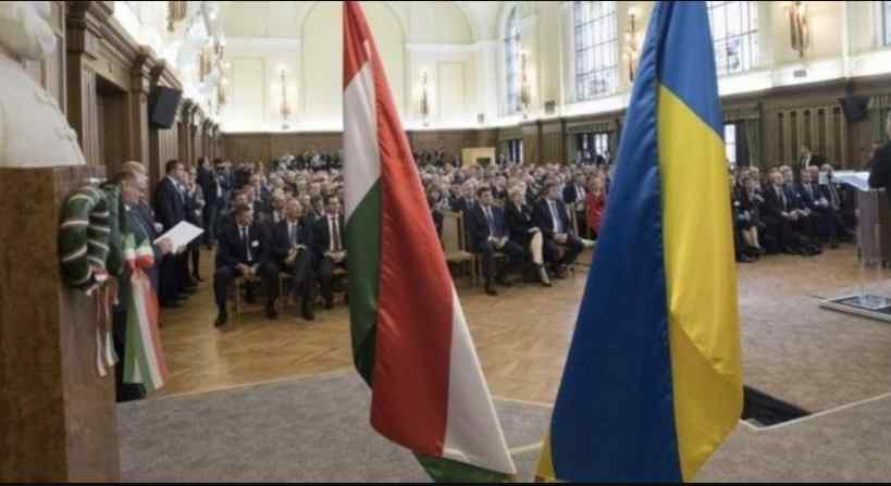 Скандал з Угорщиною набирає обертів: глава МЗС почав погрожувати Україні