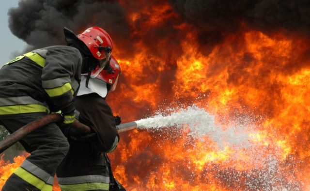 У Києві сталася масштабна пожежа, загинула людина
