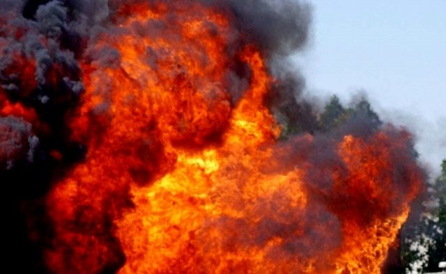 Вибухи не вщухають, люди в небезпеці: На Чернігівщині вибухнув військовий склад з ракетами