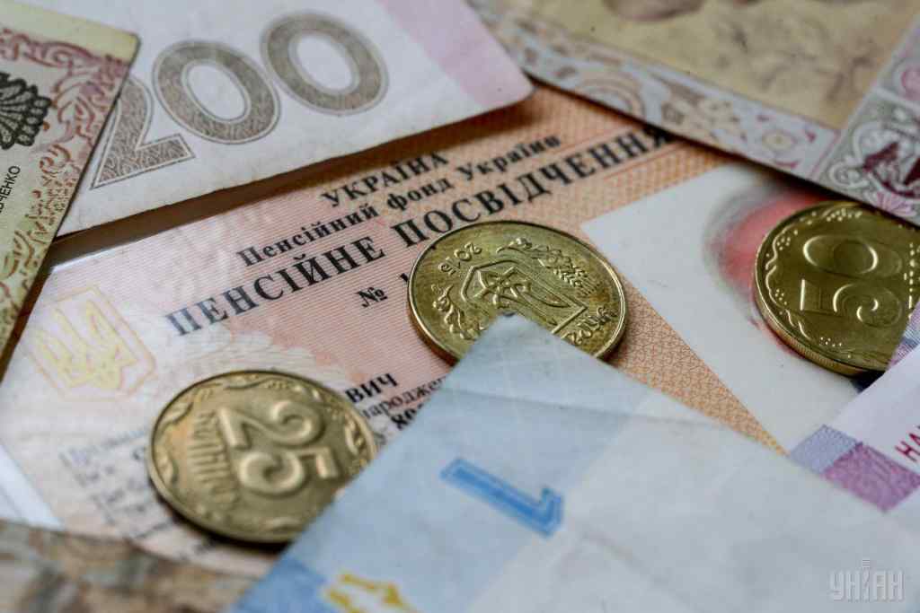 Нові пенсії, соцстандарти і тарифи: що зміниться для українців вже в грудні