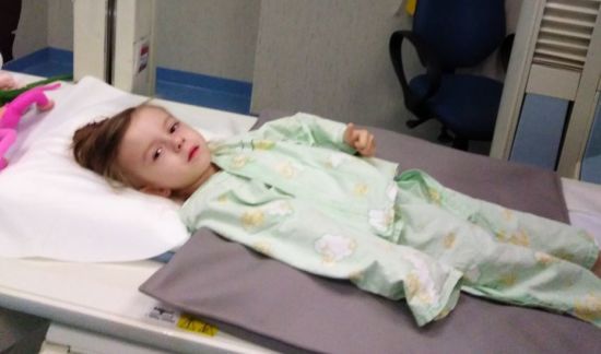 Дівчинка жила без стравоходу: на допомогу небайдужих сподівається маленька Вікторія