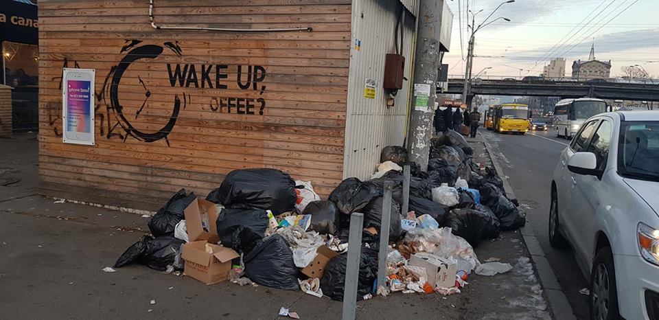 Київ тоне в смітті: в мережі показали сумні фото столиці