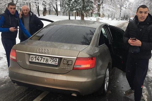 ”Атошник йоб*ний!”: Нахабні молодики  на авто з російськими номерами побили воїна