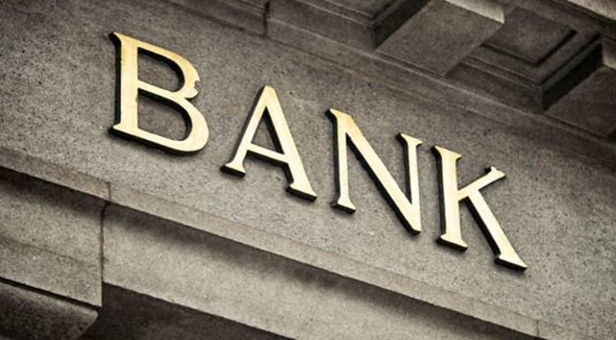 ”Люди не можуть зняти готівку”: В українському банку почалися проблеми