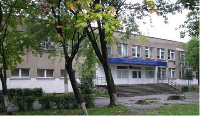 ”Він хворий і заразний”: Скандал навколо школи у Львові не вщухає