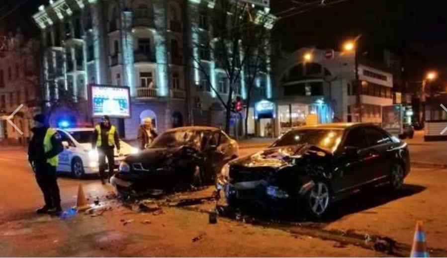 У Харкові на Сумської знову сталася небезпечна ДТП: поранені три людини
