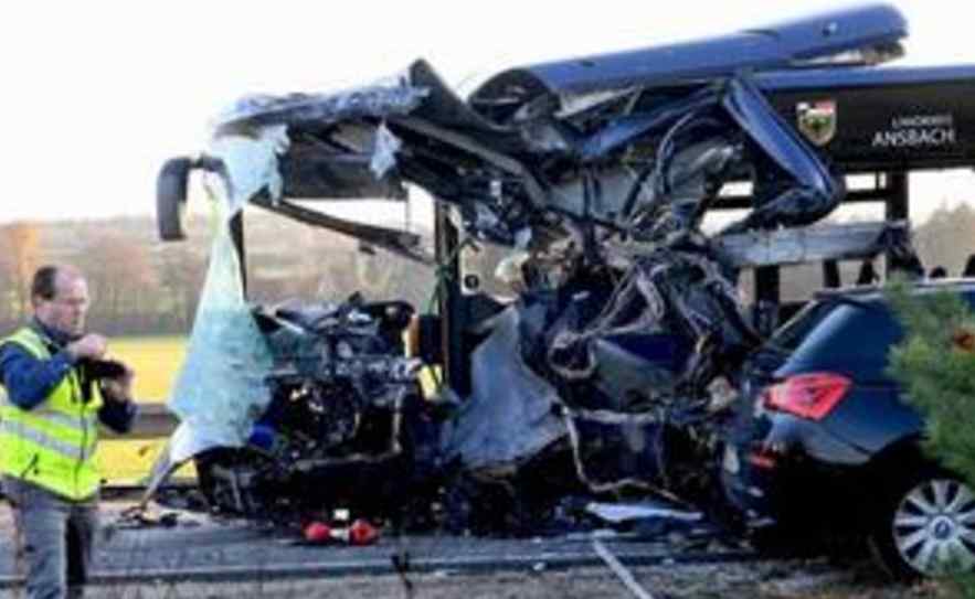 Зіткнулися два шкільних автобуси: десятки постраждалих