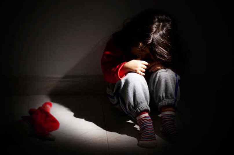 “Задовольнив свої фантазії неприроднім способом”: У Львівській області п’яний батько зґвалтував свою п’ятирічну дочку