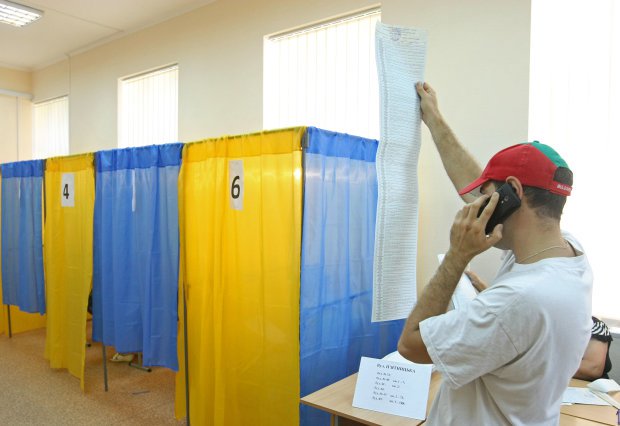 Власники ID-карток не зможуть голосувати на виборах: що потрібно знати українцям