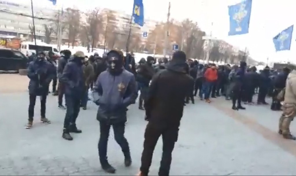 Закрито всі входи і виходи: в Києві розлючені активісти заблокували ТРЦ друга Путіна