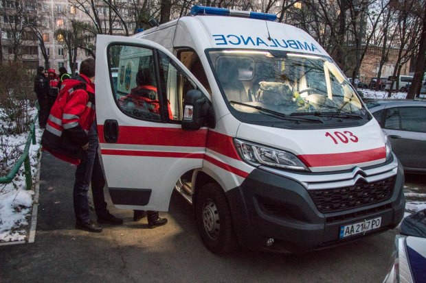 Знайшла закривавлений труп власного сина:  моторошна трагедія в Києві поставила на вуха весь район