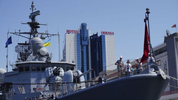 Корабель НАТО піде з українськими кораблями через Керченський міст? Потужний крок