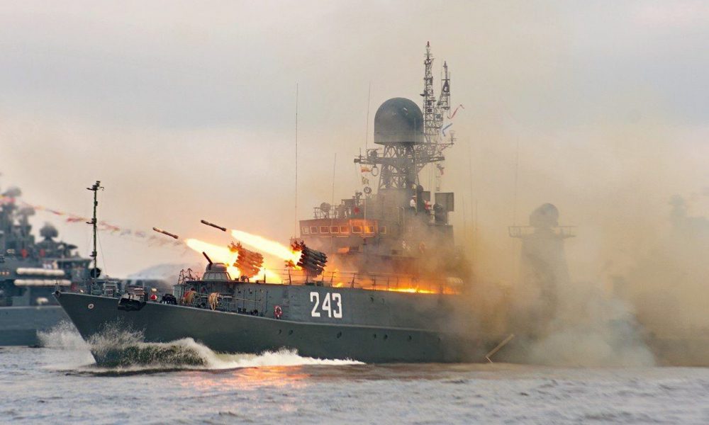Росія відправляє військові кораблі в Чорне та Азовське моря: в ЄС готують нищівну відповідь