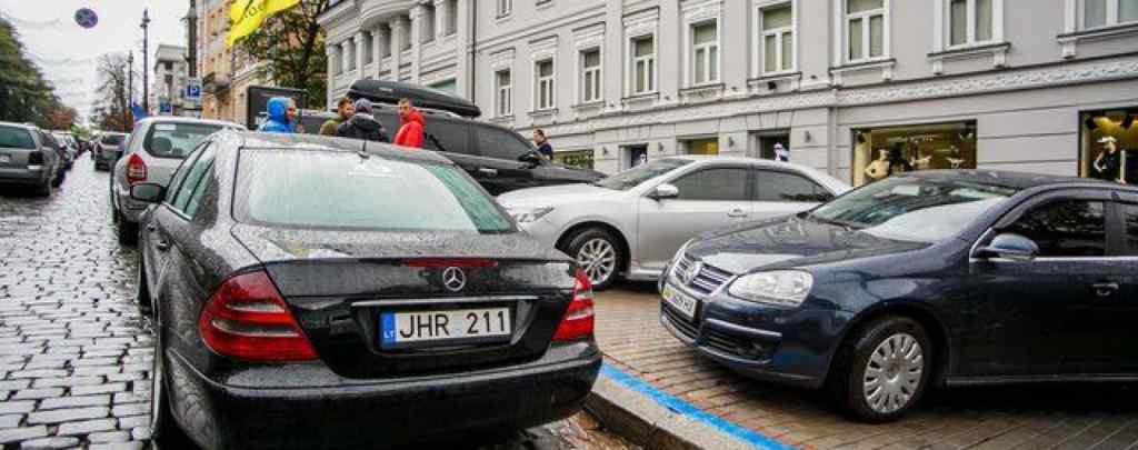 Нові правила розмитнення автомобілів: як власникам “євроблях” легально позбутися авто
