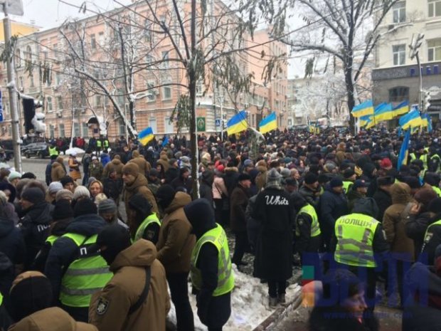 Об’єднавчий Собор: до центру Києва стягують людей, поліція проводить обшуки