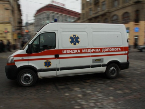 Стояли на тротуарі: У Львові “швидка” збила жінку з дитиною, перші подробиці трагедії