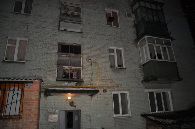 Сім’ю з маленькими дітьми знайшли мертвими у власній квартирі: моторошна трагедія сколихнула всю Україну