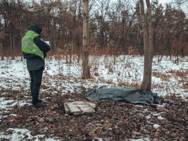 Тіло лежало на обочині: Смертельна ДТП перед новим роком приголомшила Україну