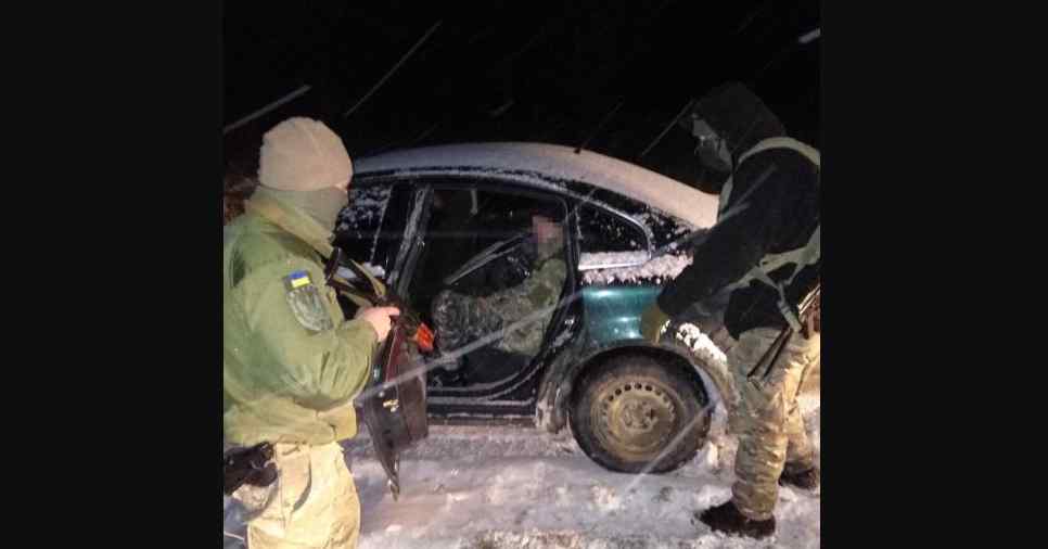Намагався прорватися: українські прикордонники обстріляли автомобіль на “євробляхах”