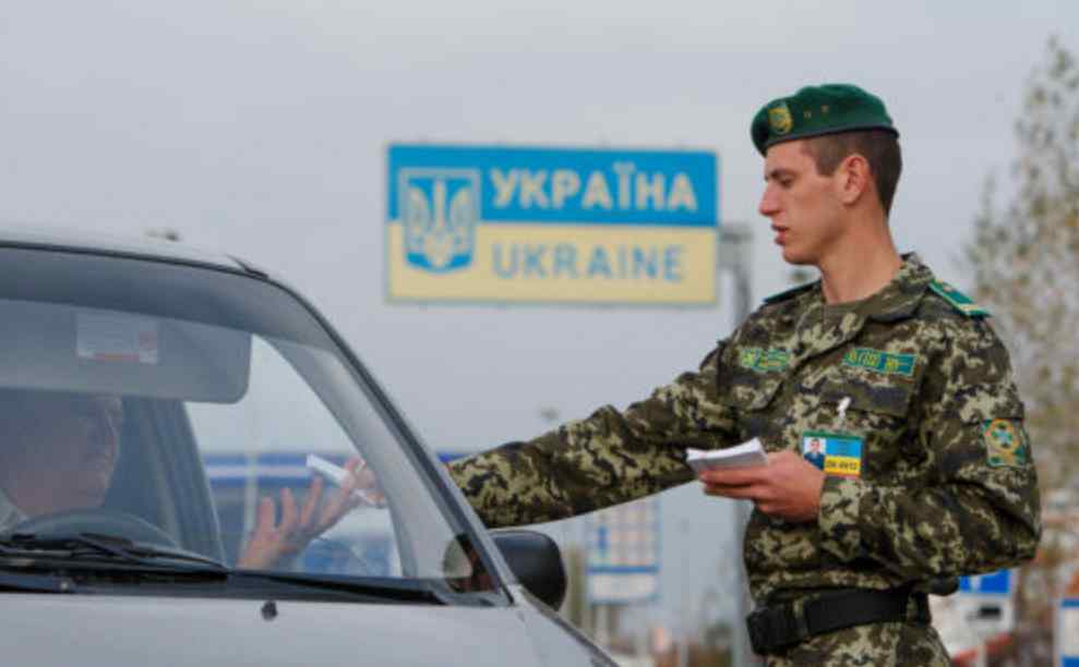 “Новорічні свята під загрозою”: Українців не пускають за кордон