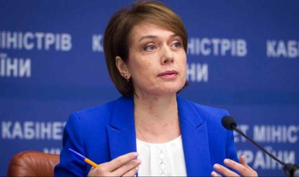 Через антиукраїнську мовну політику: скандальна письменниця подала на Гриневич до суду