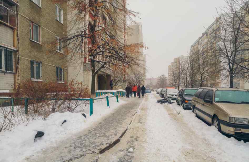 Через цькування на роботі: у Києві чоловік покінчив з життям, вистрибнувши з 14 поверху